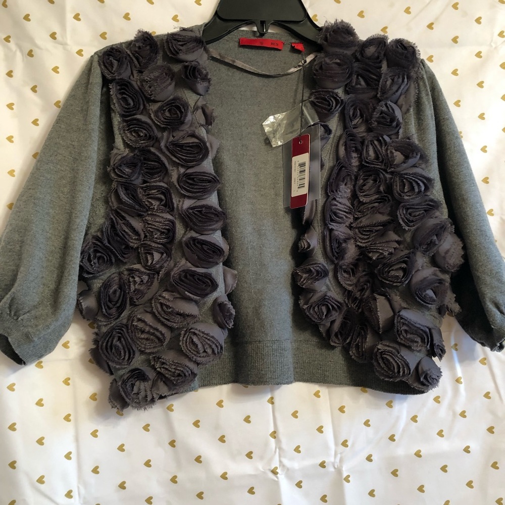 NWT. Grey short sleeve shrug with roses by Red.